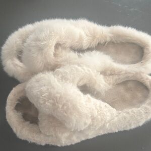 Cozy Cream Fuzzy sheep fur Women's Slippers